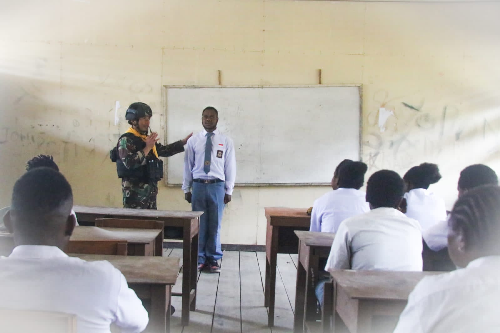 PHBS di SMAN 1 Sinak Papua Oleh Satgas Pamtas Mobile Yonif Raider 300 Siliwangi