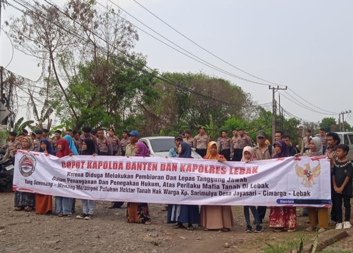 Tidak Ada Kepastian Hukum, Masyarakat Banten Bersatu (MBB) Dan Masyarakat Desa Jayasari Gelar Aksi Damai Di Polda Banten