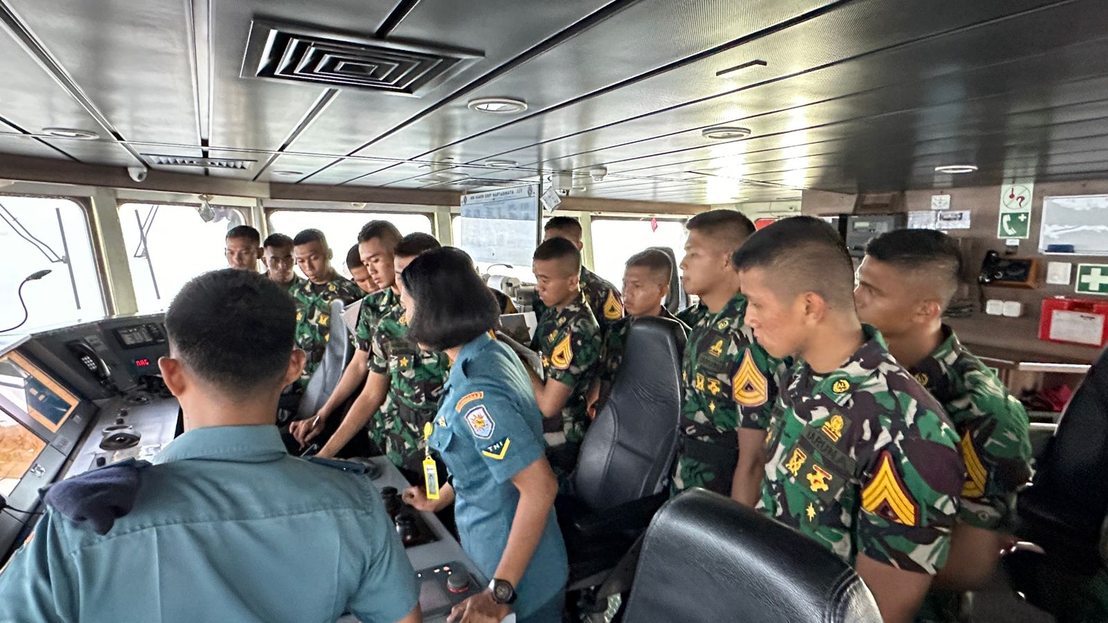 Inovasi Terkini: Taruna AAL Tingkat III Korps Pelaut Membuka Wawasan dengan Pengenalan Sewaco di Koarmada II Surabaya