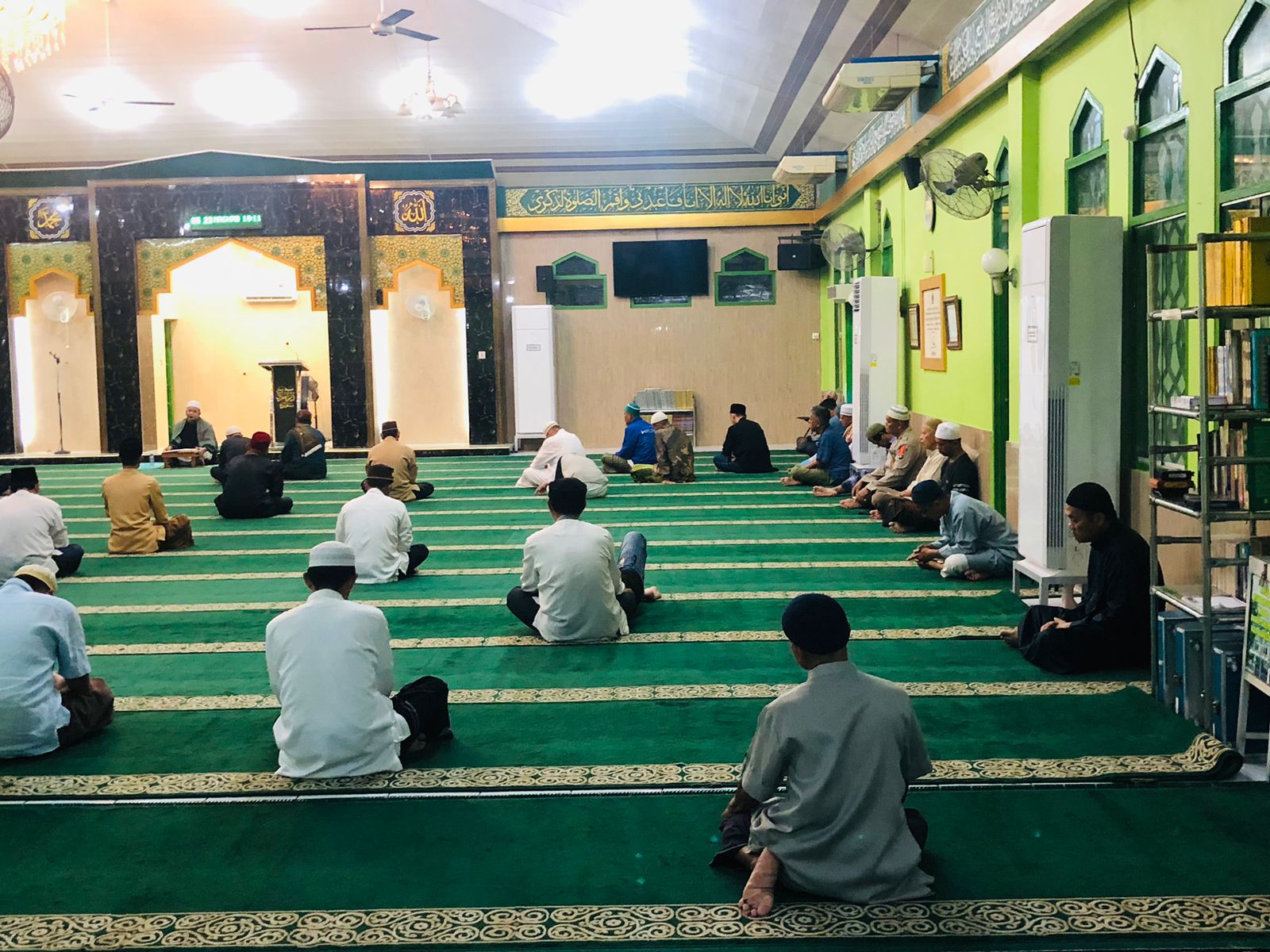 Dalam Rangka Silahturahmi dan Menjaga Kamtibmas, Personil Polsek Sagulung Gelar Sholat Subuh Keliling