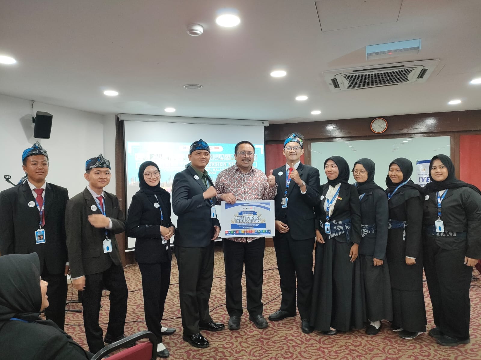 Dua Bamasis Poltekad Kodiklatad  Menorehkan Prestasi di Kompetisi Internasional