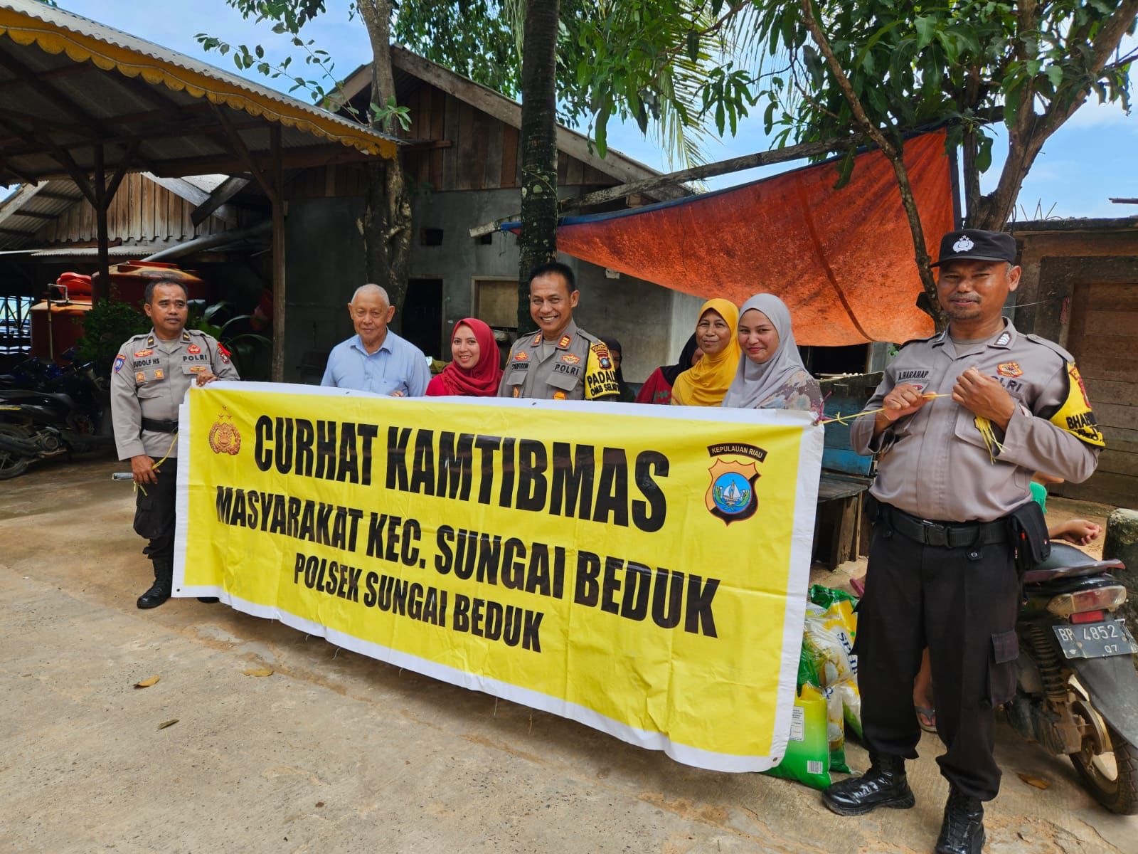 Perekat Silaturahmi, Polsek Sei Beduk Gelar Jum'at Curhat dan Bagikan Bansos