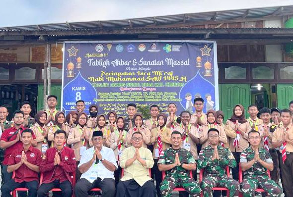 Yonif 122/TS Bersama Pemda Gelar Sunat Massal Gratis di Perbatasan RI-PNG