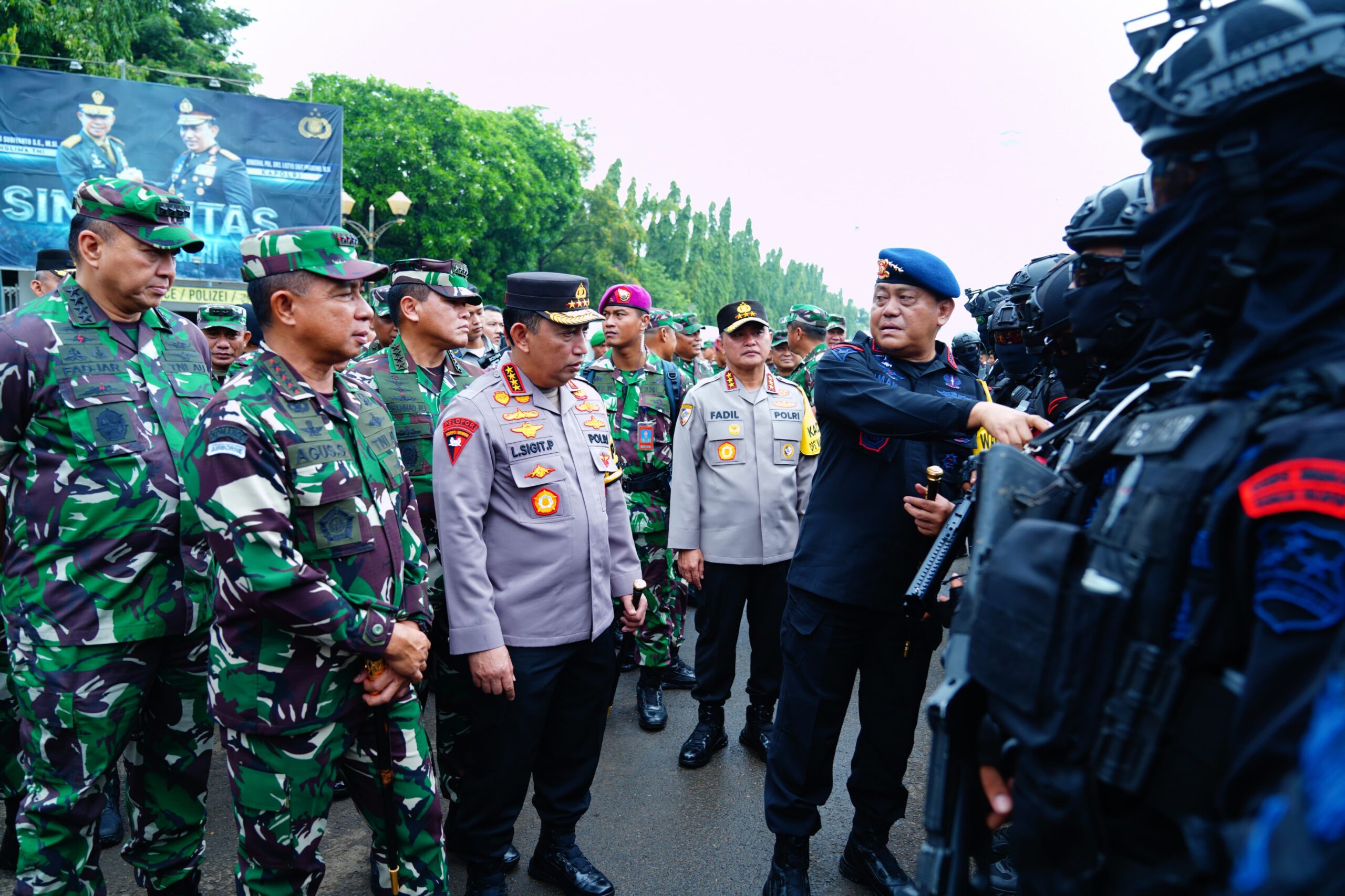 Panglima TNI dan Kapolri Cek Kesiapan Pasukan Pengamanan Pemilu 2024 di Silang Monas