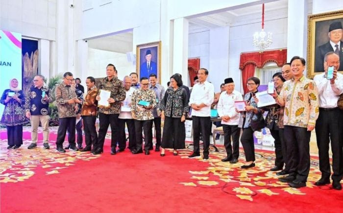 Presiden Jokowi dan Anggota Kabinet Indonesia Maju Sampaikan SPT Pajak 2023 di Istana Negara