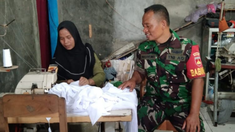 Babinsa Nogosari Beri Motivasi Pengusaha Konveksi