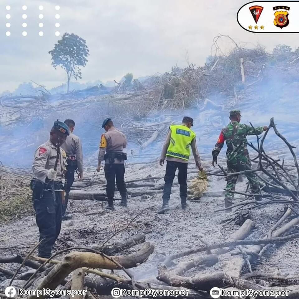 TNI-POLRI Bersinergi Padamkan Api di Aceh Besar