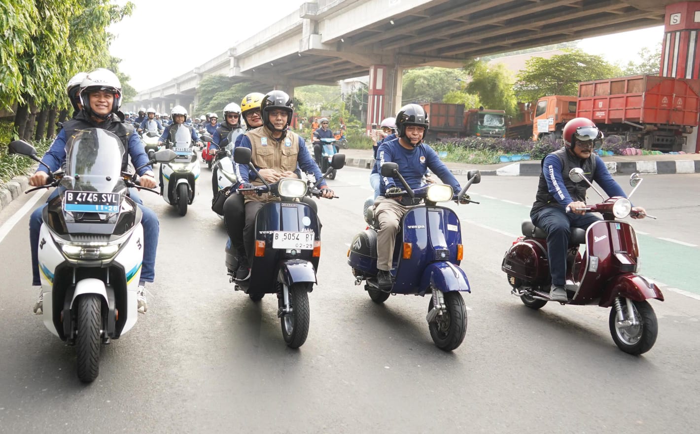 Dukung Penggunaan Energi Ramah Lingkungan, PLN-KLHK Resmikan SPKLU Hingga Konvoi Motor Listrik