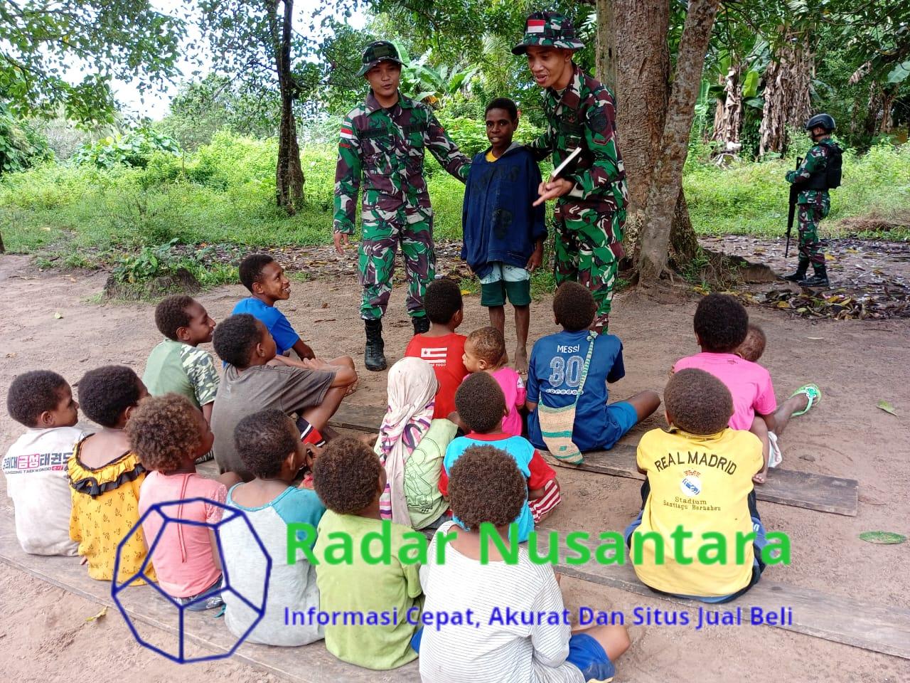 Prajurit Satgas Yonif 125/SMB Ajarkan Wawasan Kebangsaan Kepada Anak di Distrik Edera