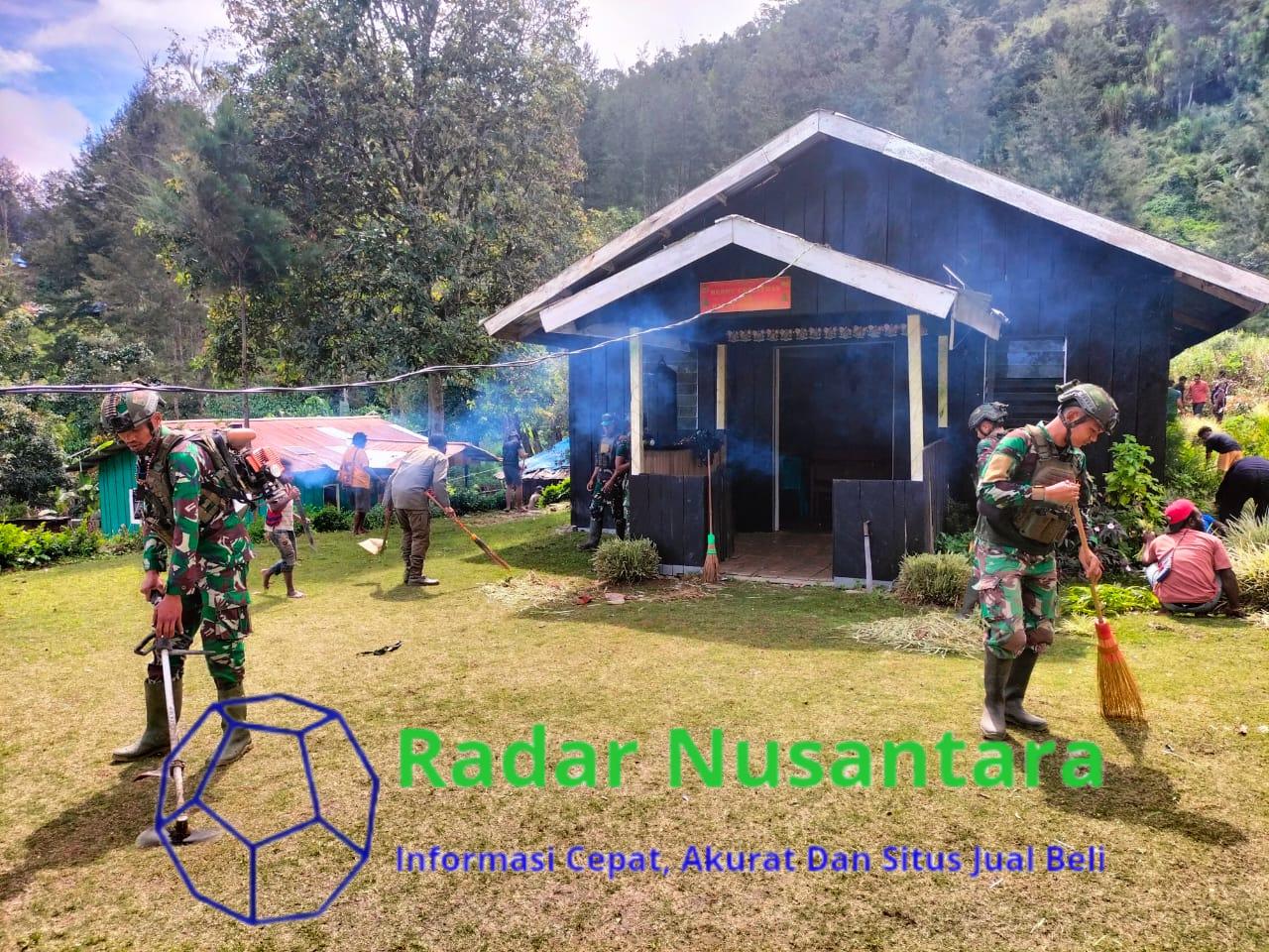 Satgas Yonif 323 Buaya Putih Bersama Masyarakat Bersihkan Rumah Ibadah
