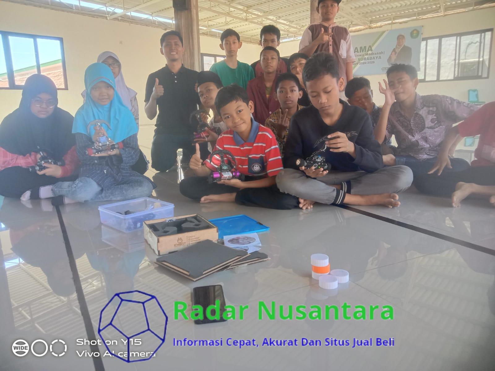 Siswa MTsN 3 Kota Surabaya Antusias Ikuti Extrakurikuler Robotik
