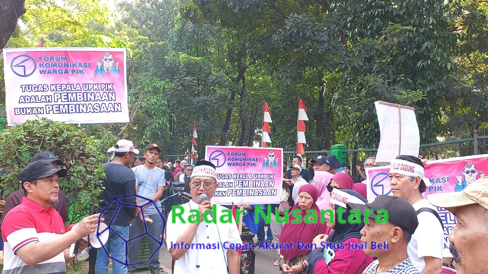 Warga FKW-PIK Gelar Unjuk Rasa Desak Copot Kepala UPK-PPUKMP Pulogadung