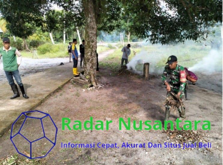 Camat singkep selatan bersama Jajarannya dan masyarakat giat Gotong royong, Goro, Bersih-bersih tempat Taman pemakaman umum TPU di desa Resang