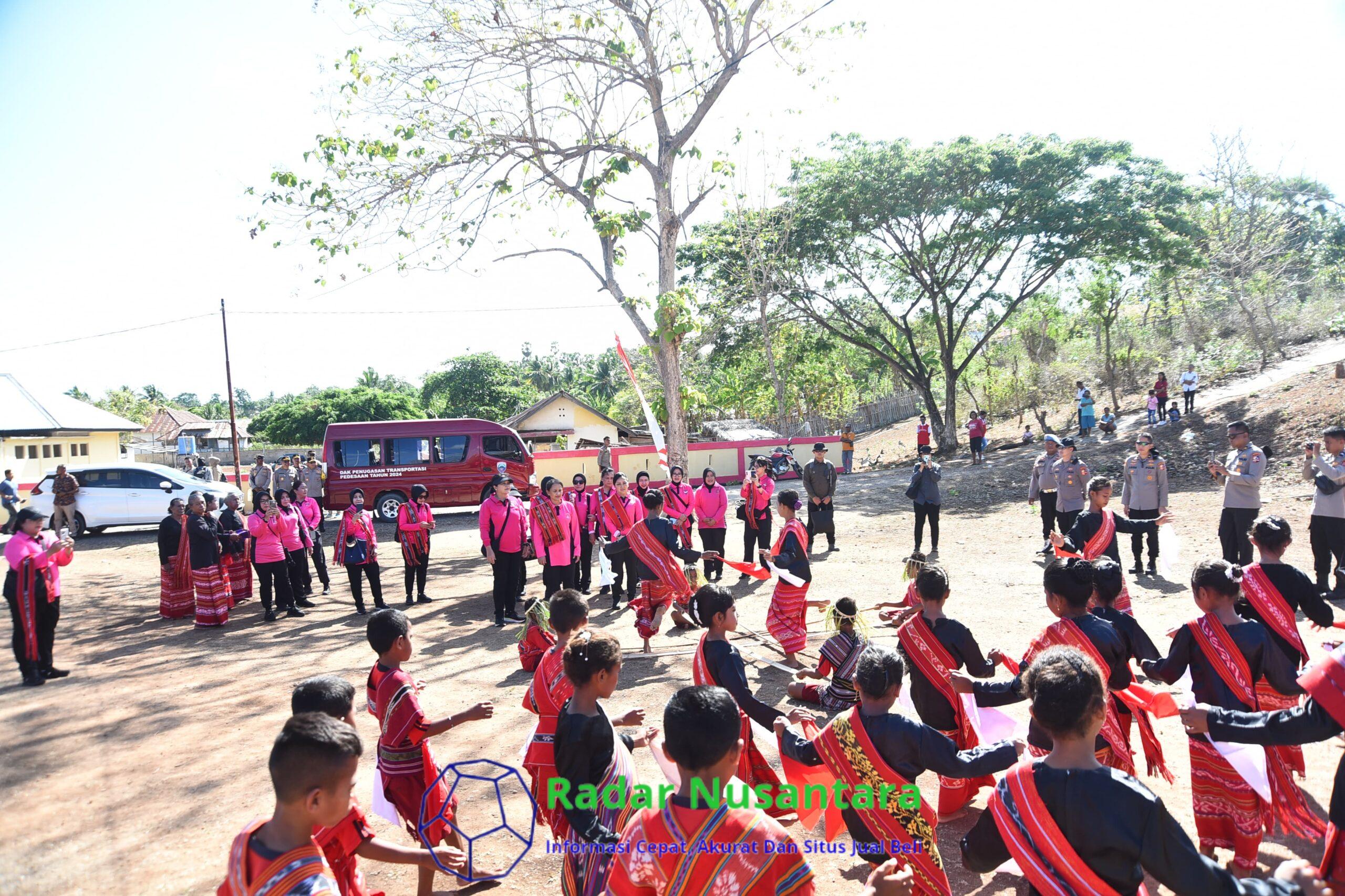 Ketum Bhayangkari Pusat Kembali Salurkan Ribuan Paket Bansos di Maluku Barat Daya