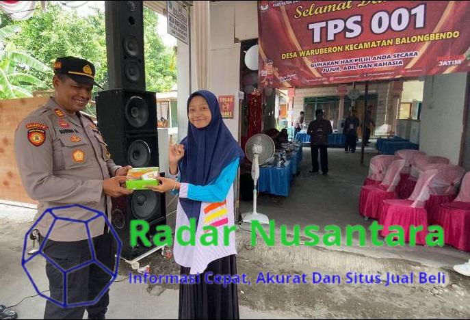 Tarik Animo Warga Datang Ke TPS, Polresta Sidoarjo Bagikan Makanan Gratis