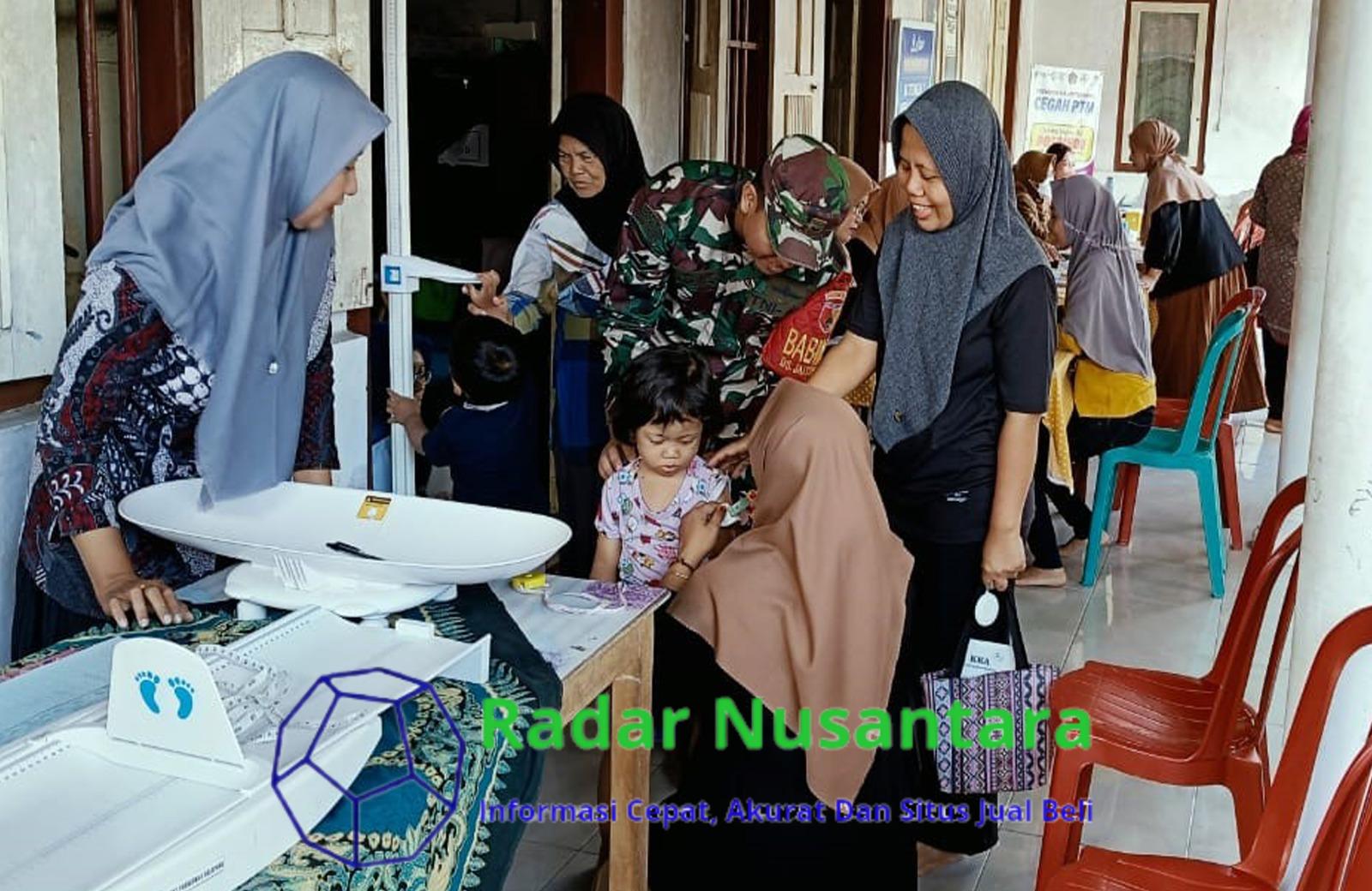 Cegah Stunting, Babinsa Desa Kalitengah Aktif Dampingi Posyandu