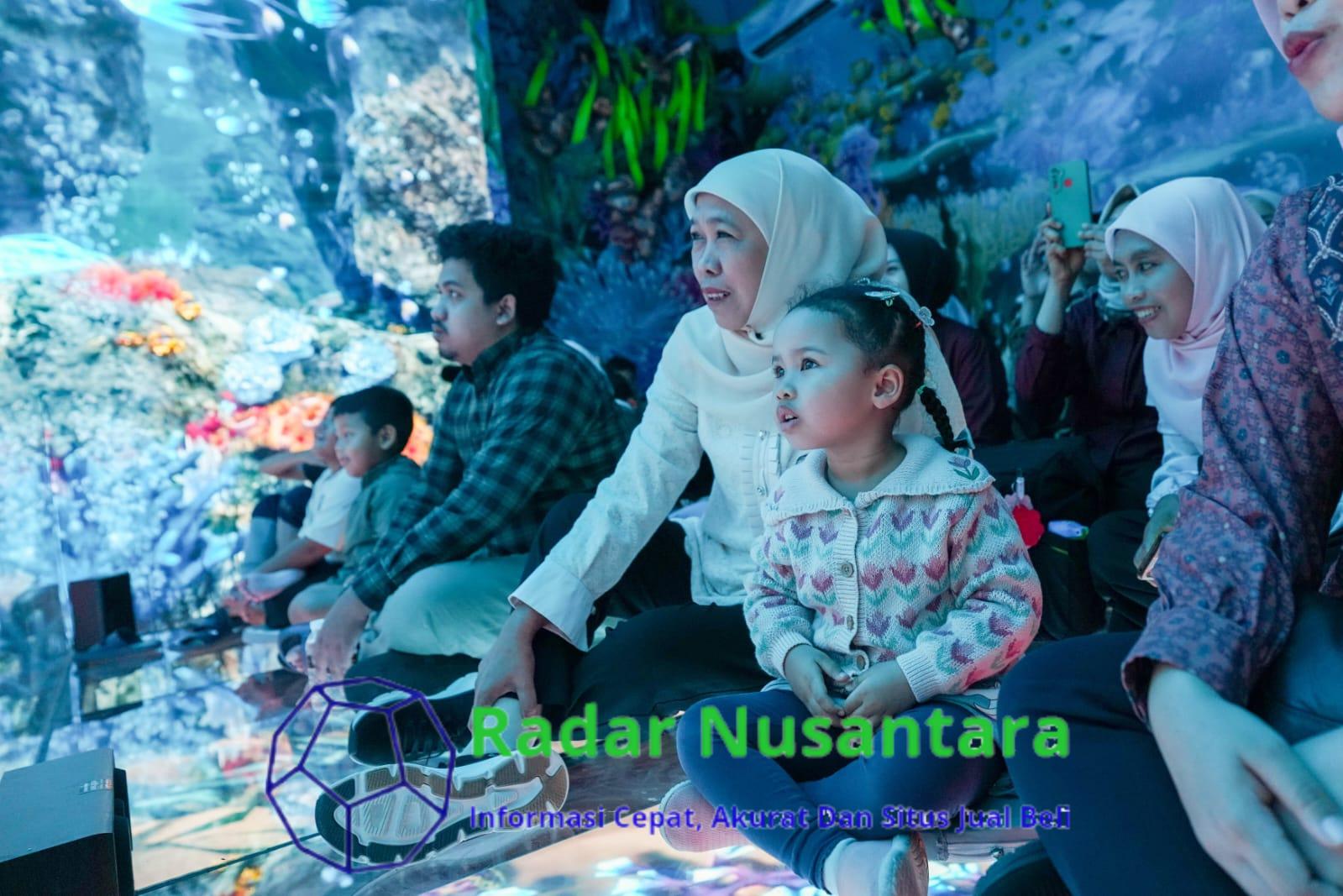 Liburan Tahun Baru 2025 di Jatim Park 2, Khofifah Ajak Cucu Nikmati Wahana Baru Metaverse Glass Theater