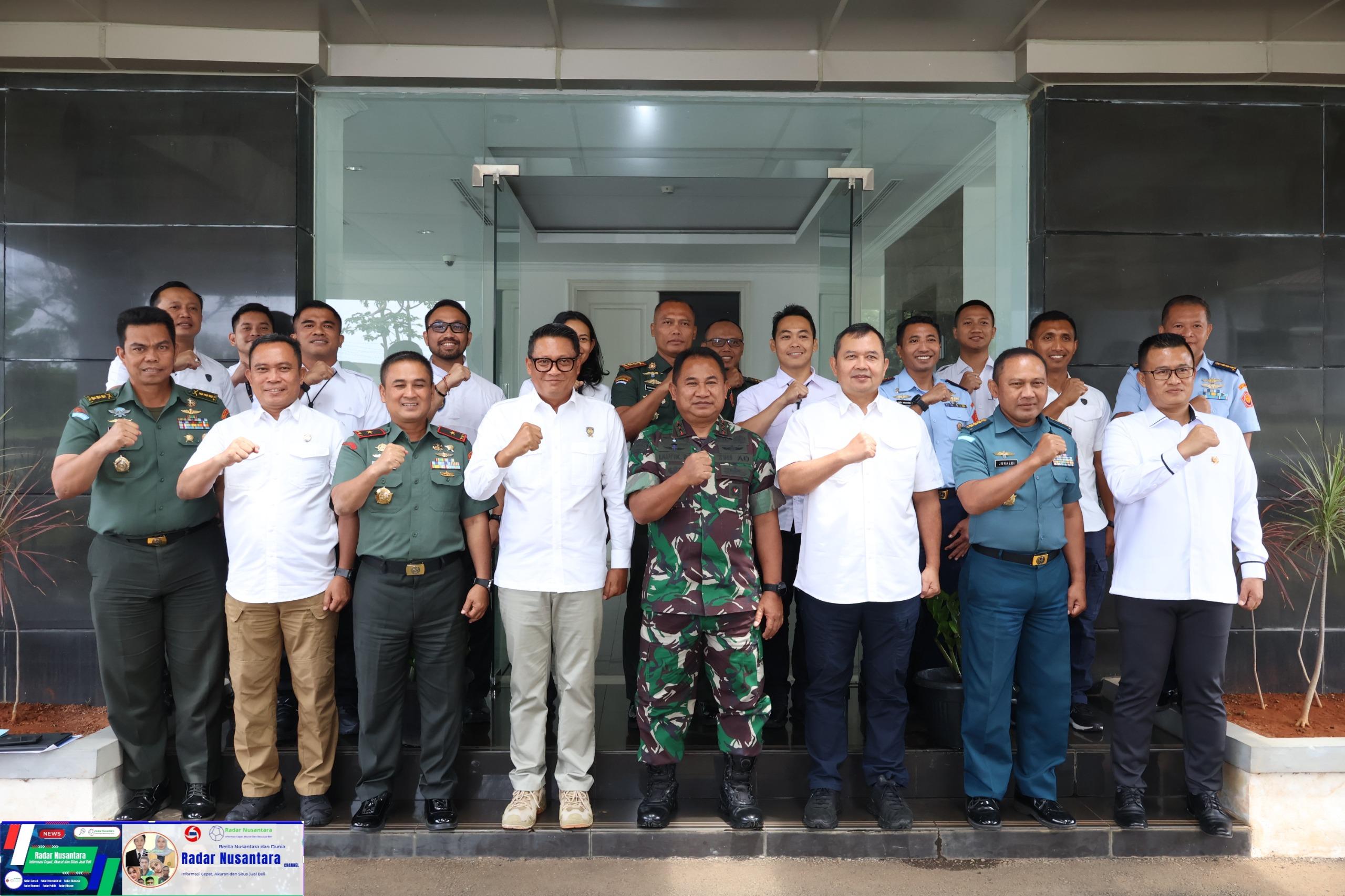 Komandan PMPP TNI Sambut Kunjungan Kadivhubinter POLRI