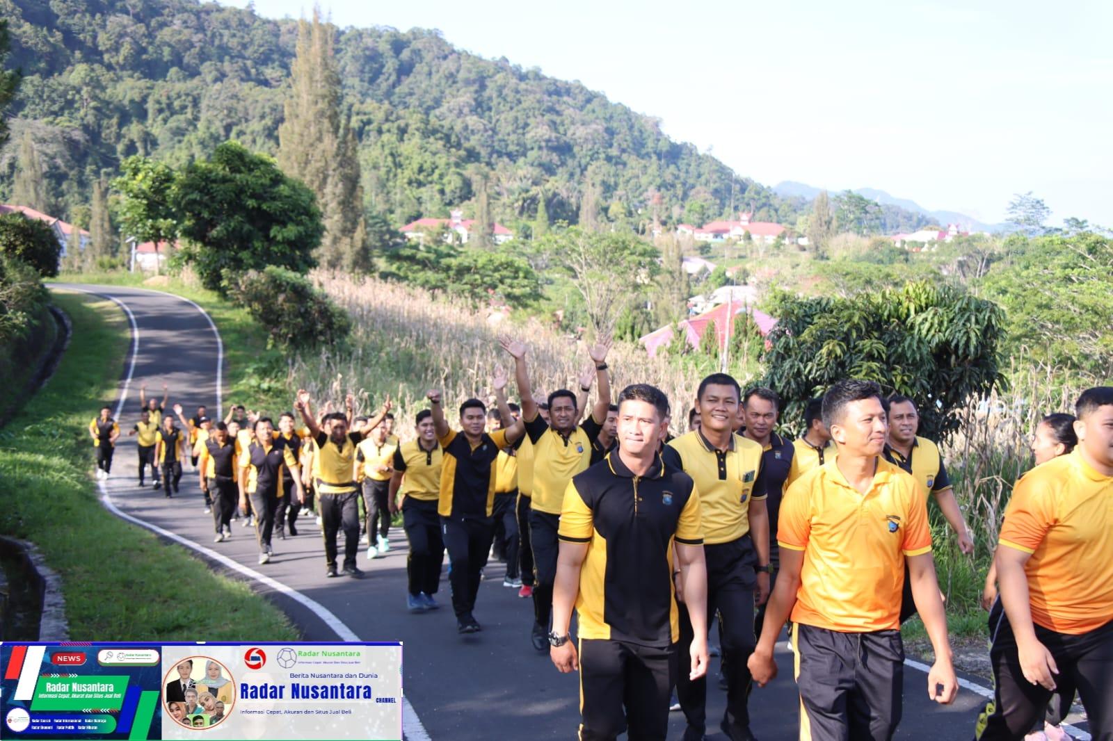 Kapolres Pakpak Bharat Pimpin Olahraga Rutin Ciptakan Mens Sana In Corpore Sano