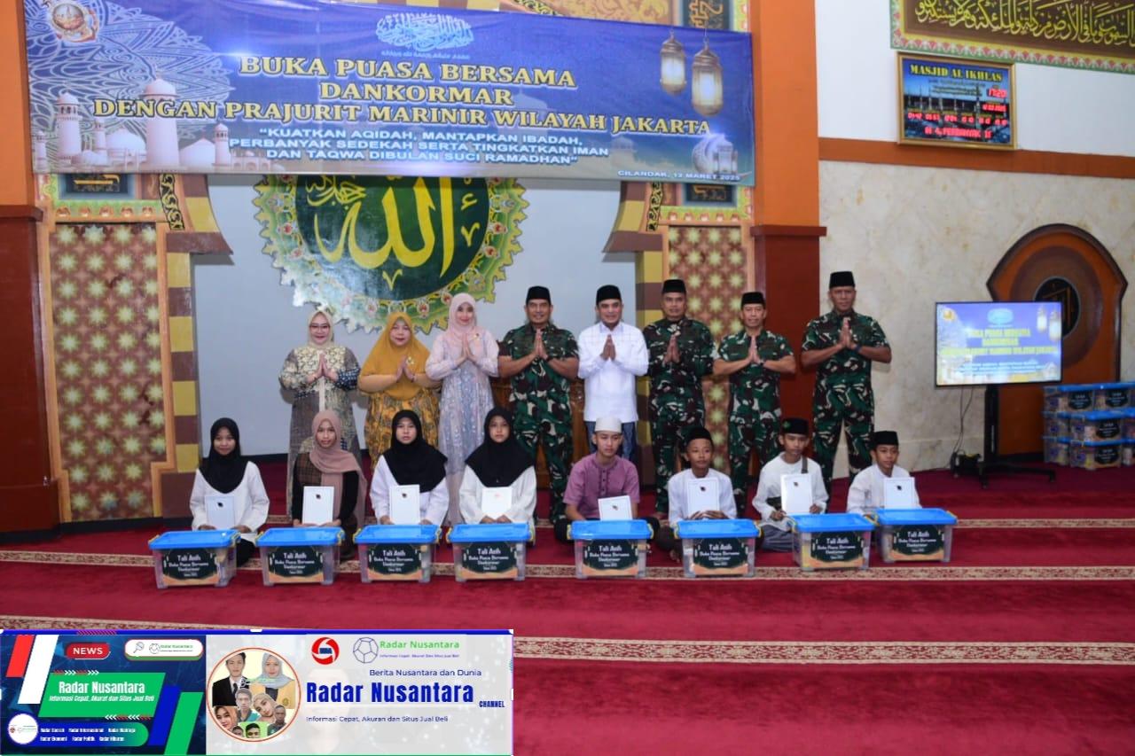 Prajurit Pasmar 1 Ikuti Buka Puasa Bersama Komandan Korps Marinir