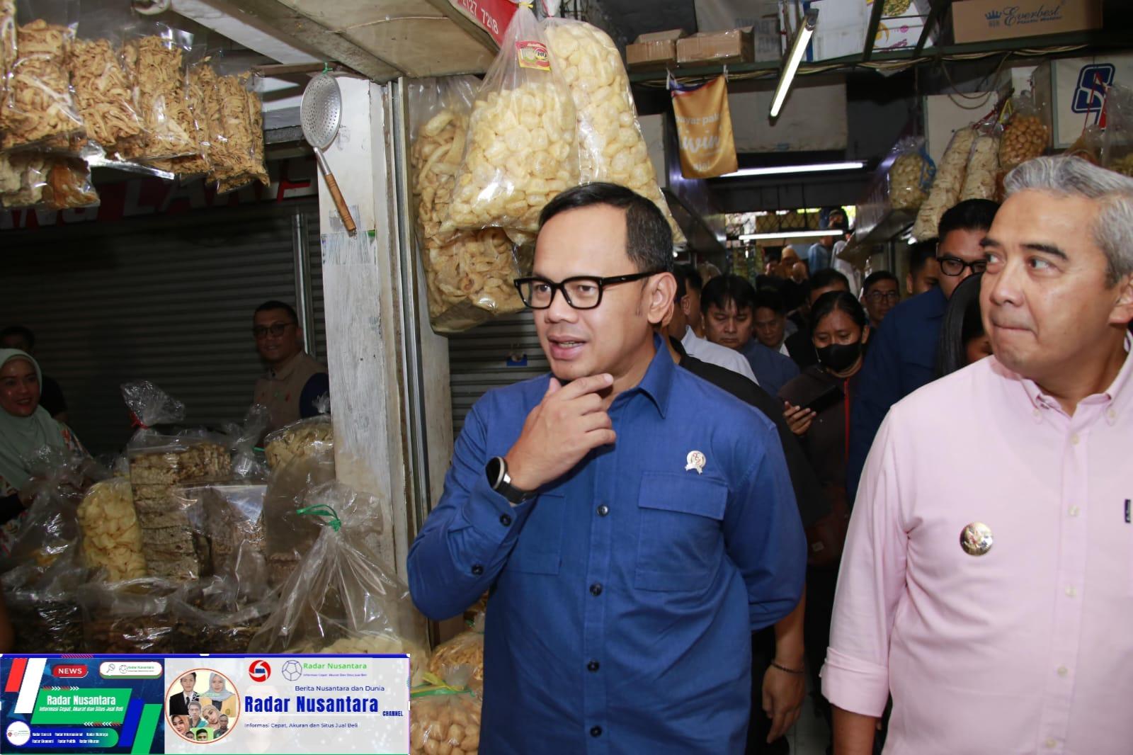 Cek Harga Pangan di Pasar Kosambi Bandung, Wamendagri Bima: Secara Keseluruhan Tidak Ada Gejolak Harga